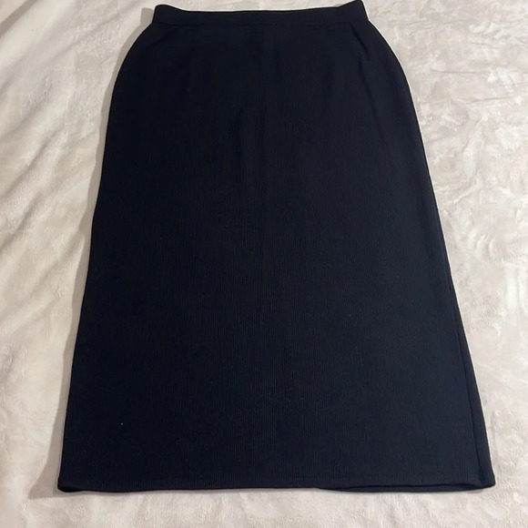 St. John Basics Mid-Length Skirt in Black size 14 - Picture 1 of 9